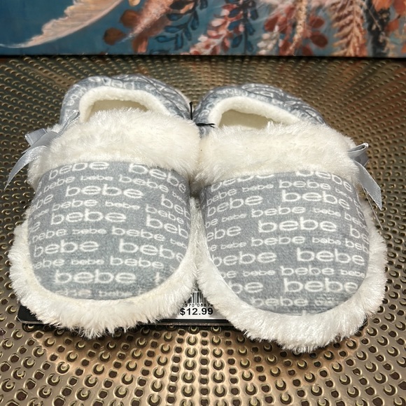 Bebe Toddler girls slippers Size L 9/10 Plush white grey with blue bow NWT Clean - Picture 2 of 8